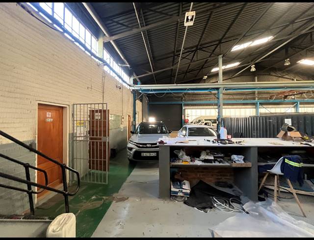 950M² WAREHOUSE TO LET IN EASTLEIGH